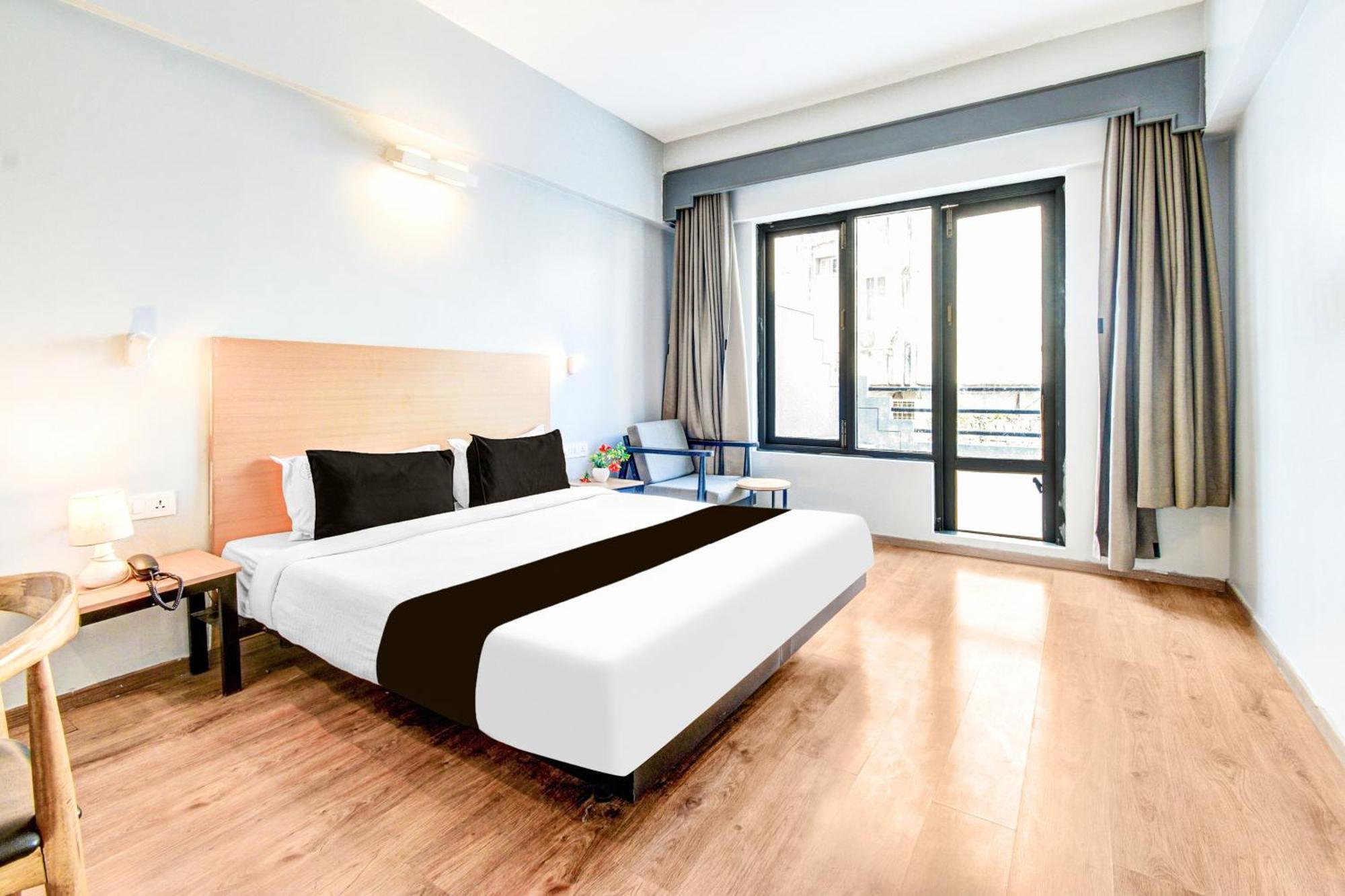 Super Townhouse Lakdikapul Hotel Hyderabad Exterior photo