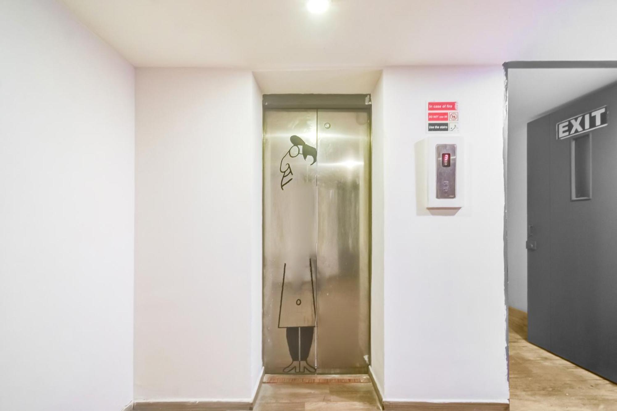 Super Townhouse Lakdikapul Hotel Hyderabad Exterior photo
