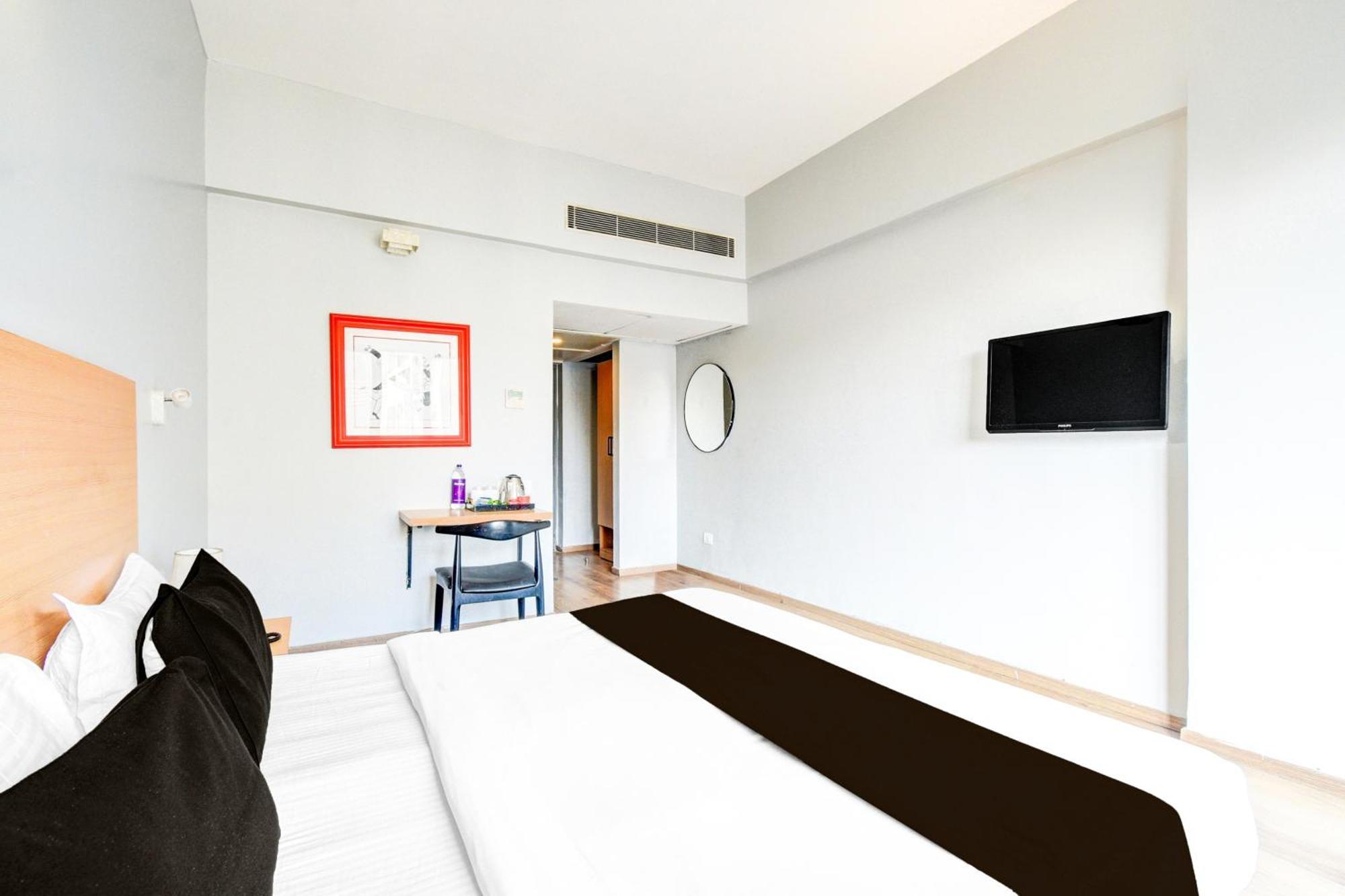 Super Townhouse Lakdikapul Hotel Hyderabad Exterior photo