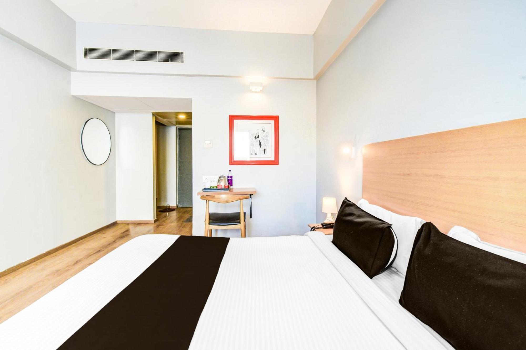 Super Townhouse Lakdikapul Hotel Hyderabad Exterior photo